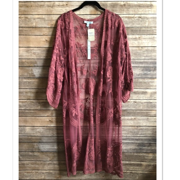 She and Sky Tops - Stunning Mauve Lace Kimono